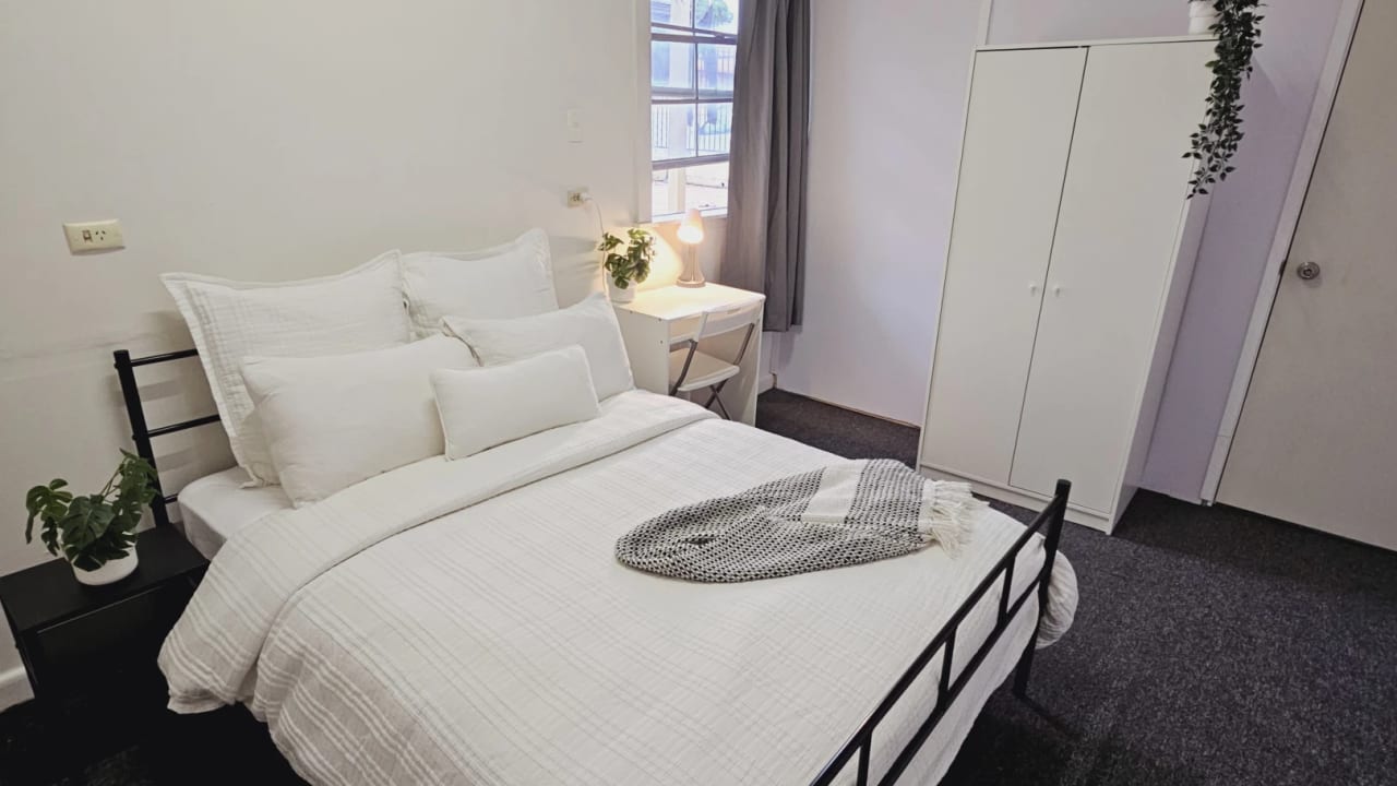 Furnished room in a flatshare