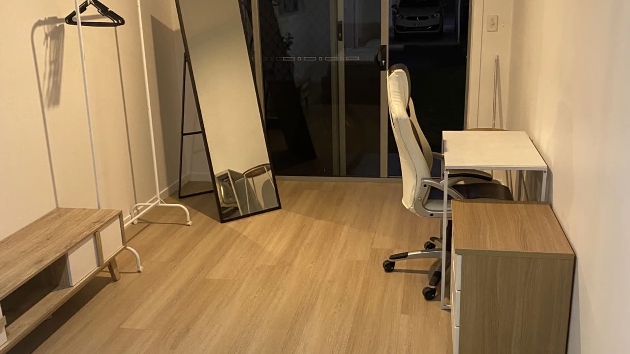 Furnished room in a share house