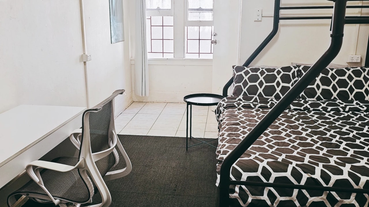 Furnished room in a flatshare