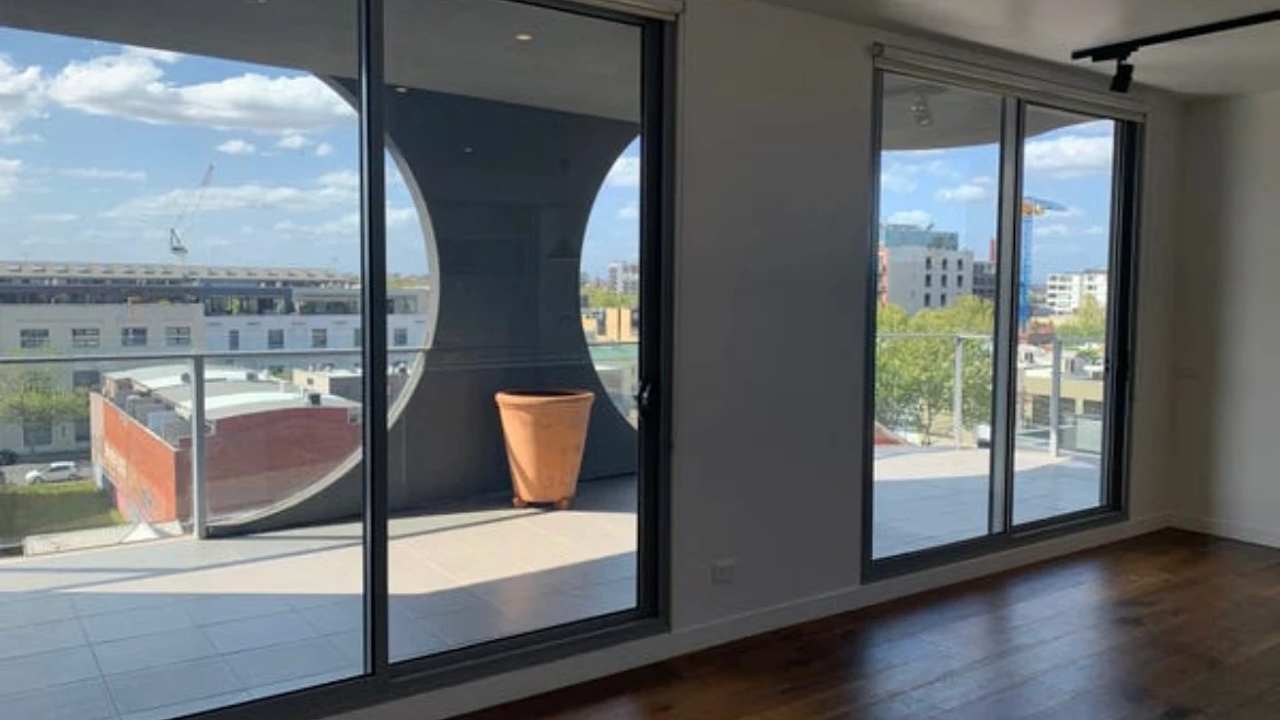 Unfurnished room with own bathroom