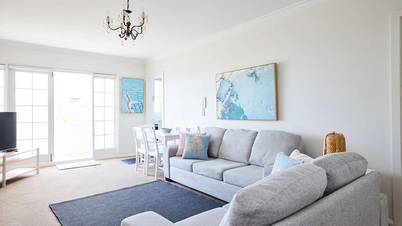 Furnished room in a flatshare