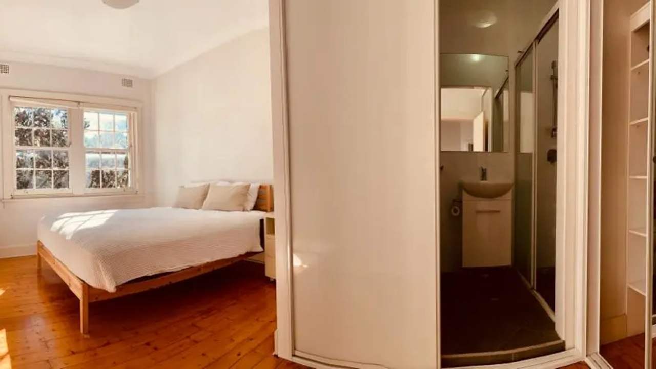Furnished room with ensuite in a flatshare
