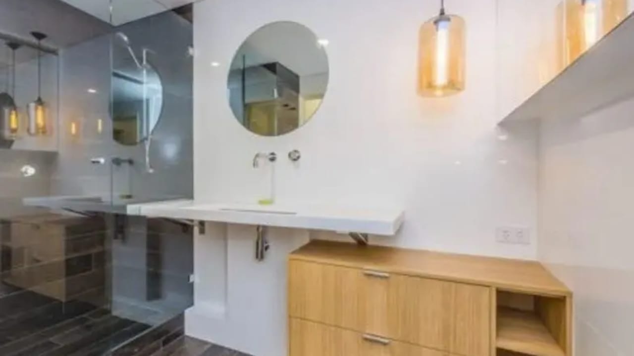 Unfurnished room with own bathroom