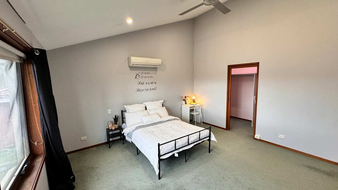 Furnished room in a share house