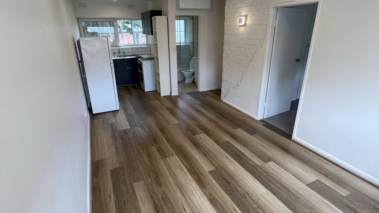 Unfurnished room in a flatshare