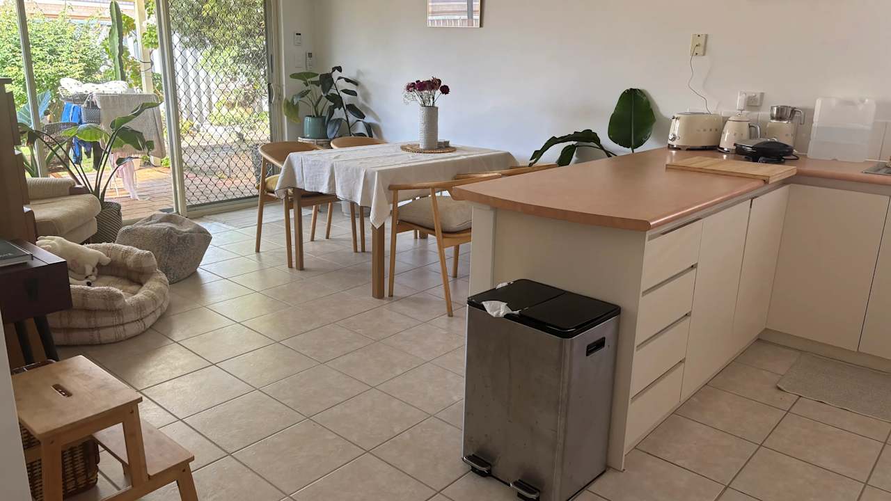 Furnished room in a share house