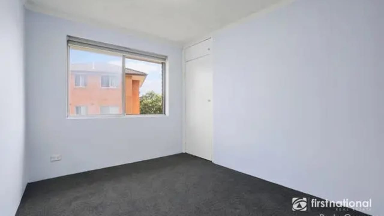 Unfurnished room in a flatshare