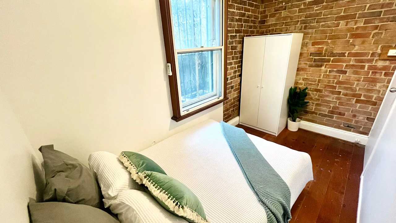 Room in a share house