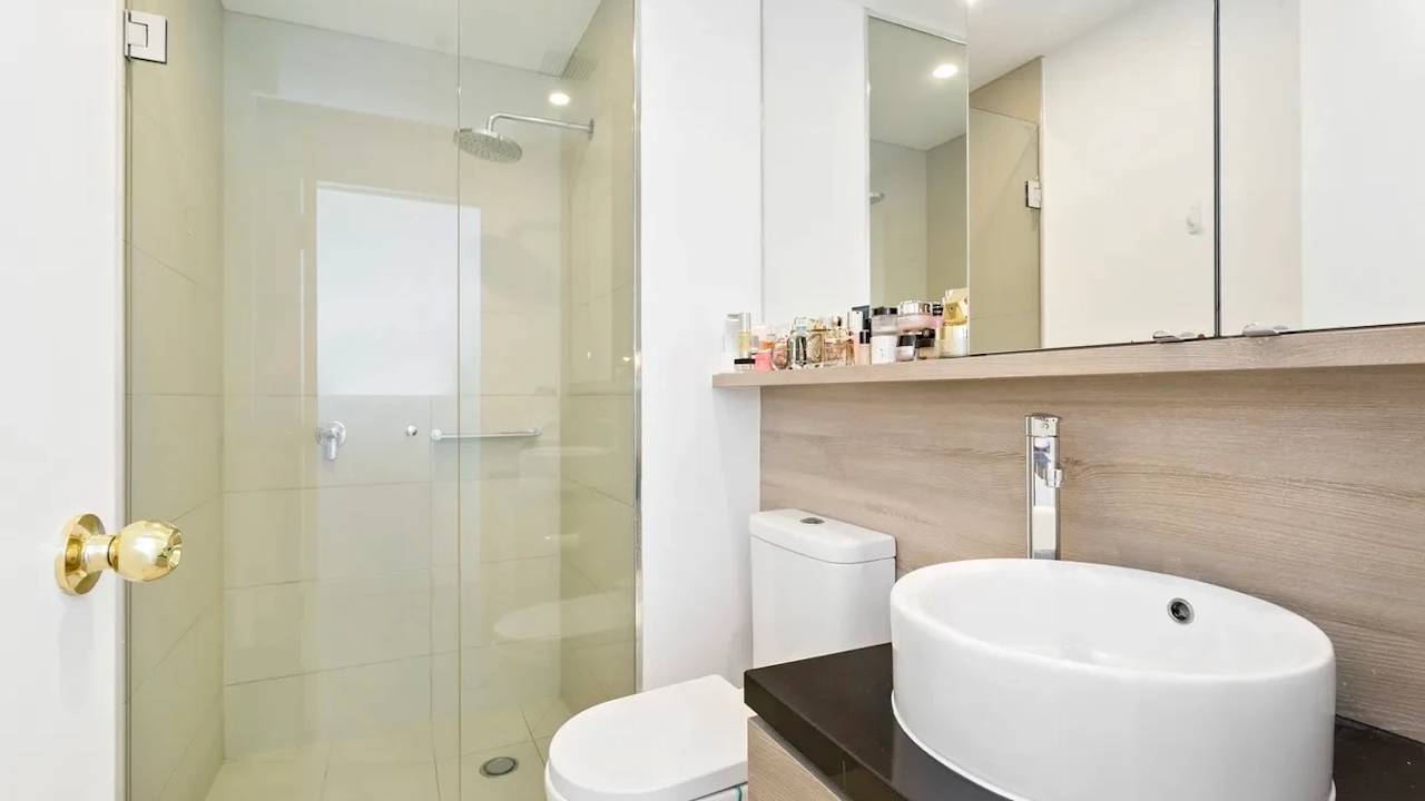 Unfurnished room with own bathroom