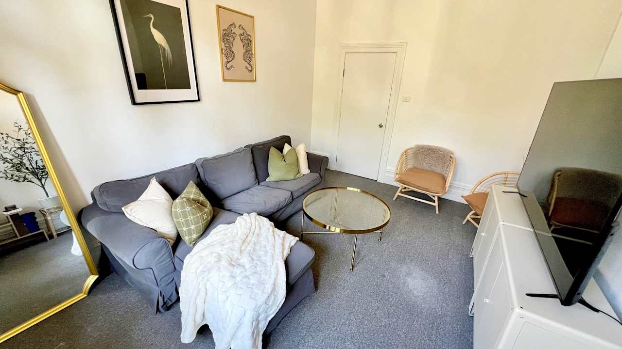 Room in a share house