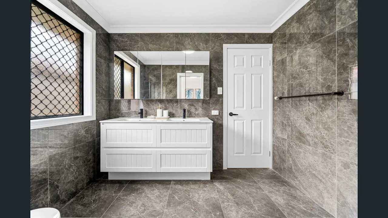 Unfurnished room in a share house