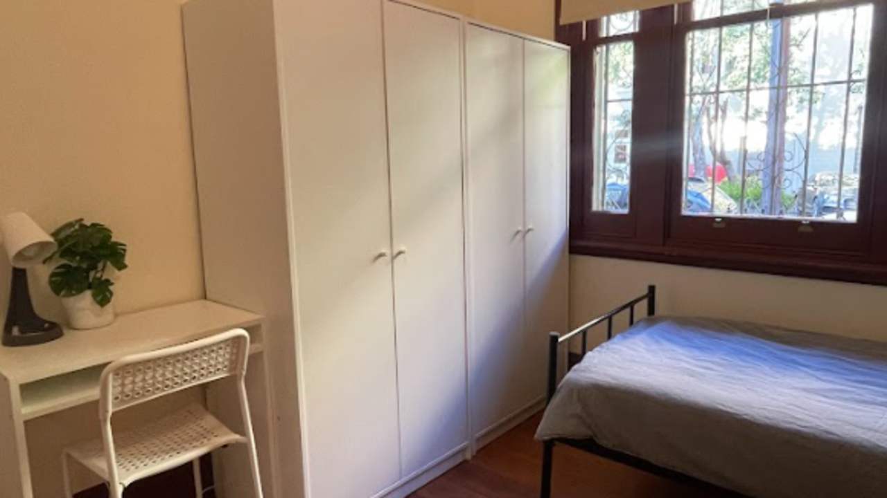 Furnished room in a share house