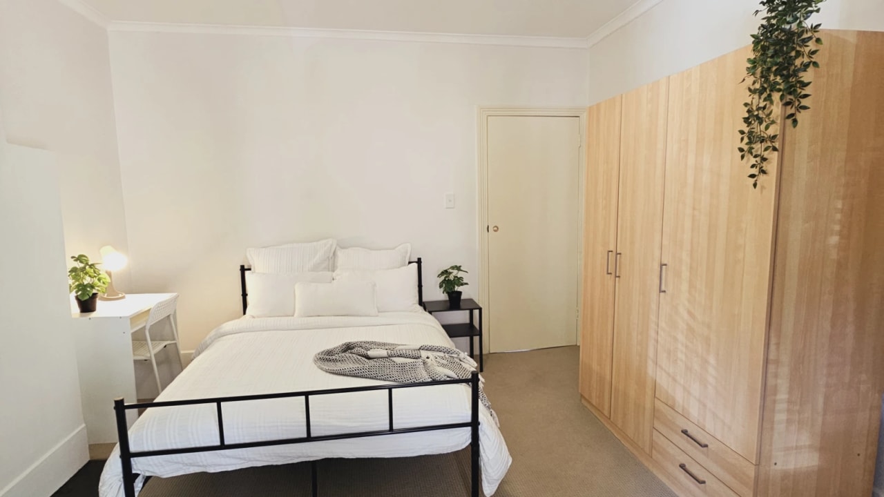 Furnished room in a flatshare