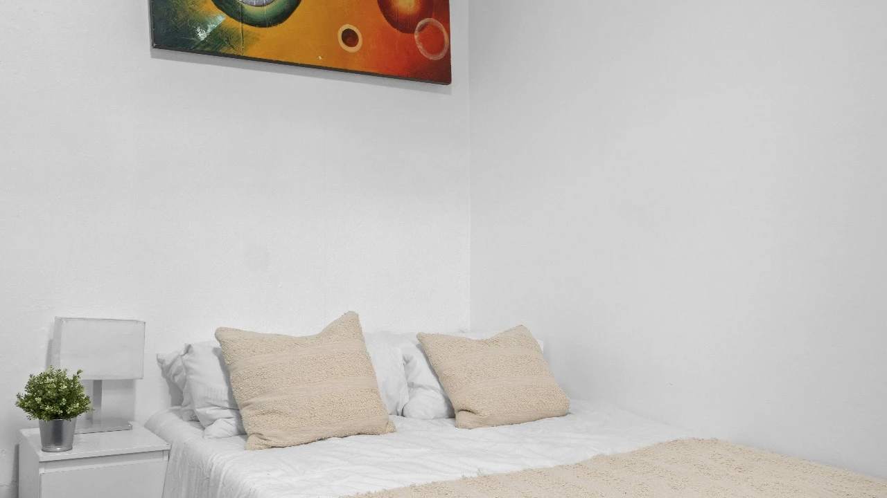 Furnished room in a share house