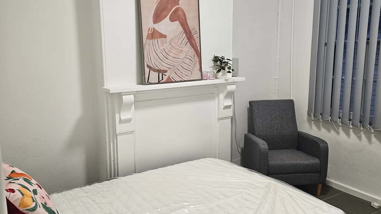 Furnished room in a share house