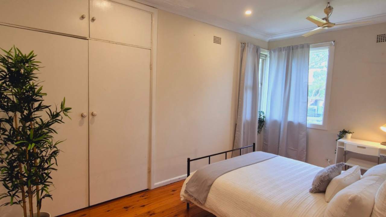 Furnished room in a flatshare
