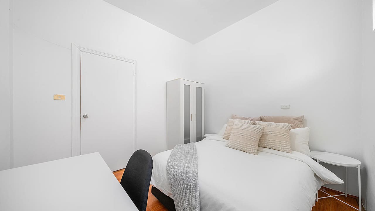 Room in a share house