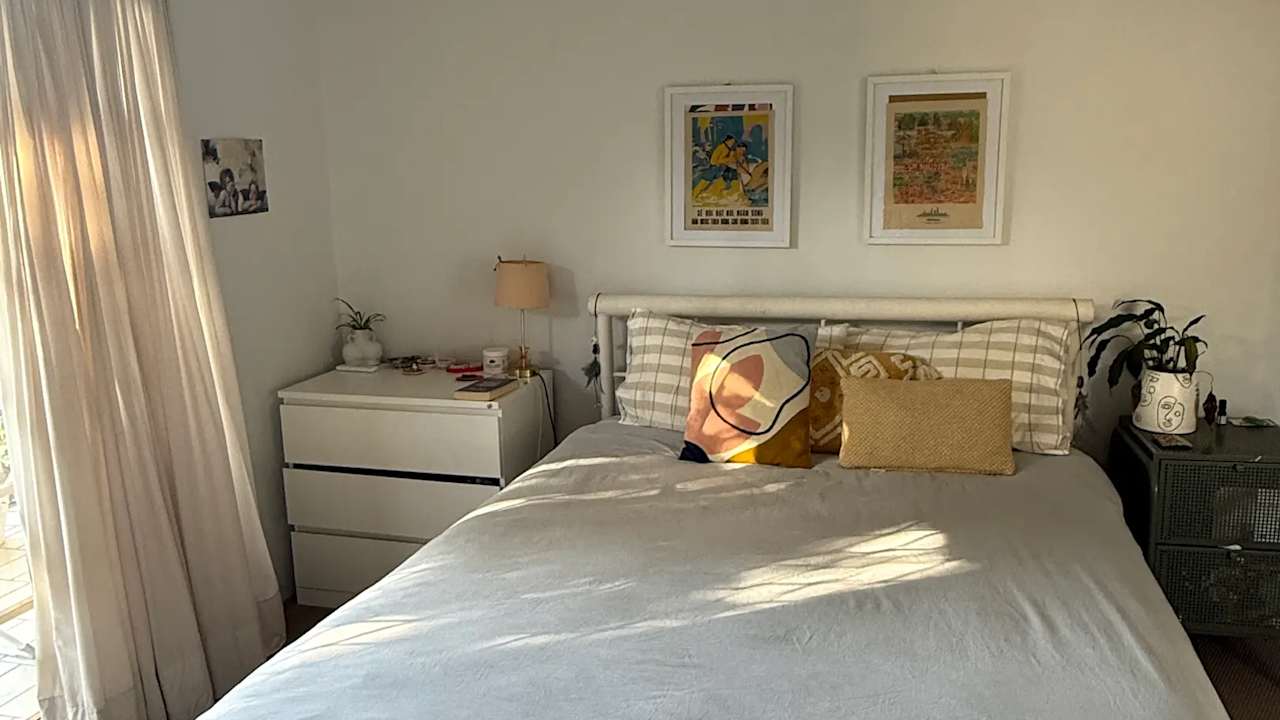 Furnished room with ensuite in a flatshare