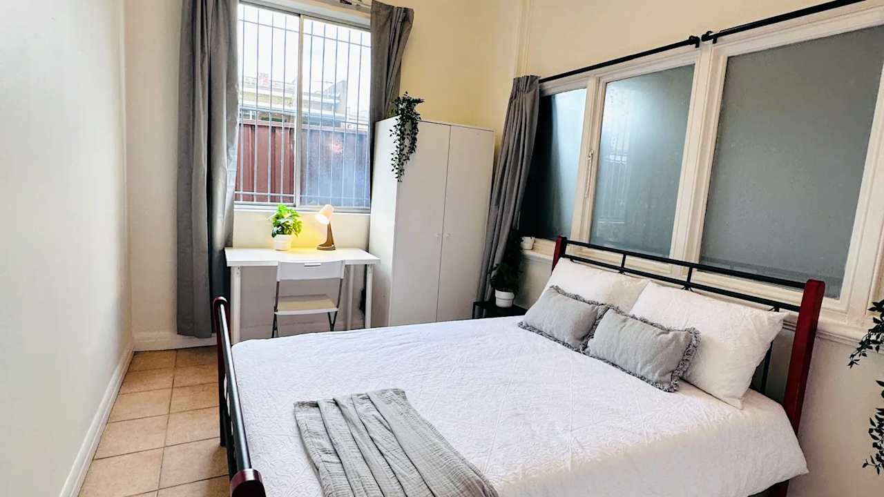 Furnished room in a share house