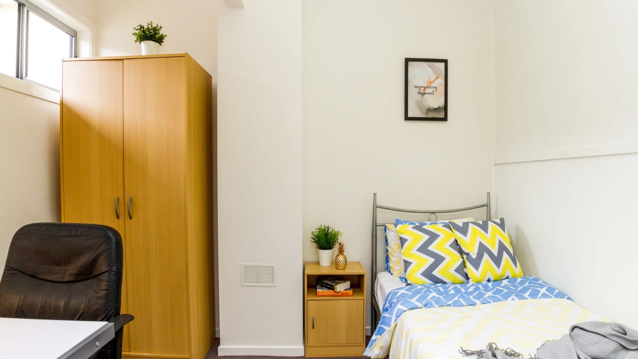 Furnished room in a share house