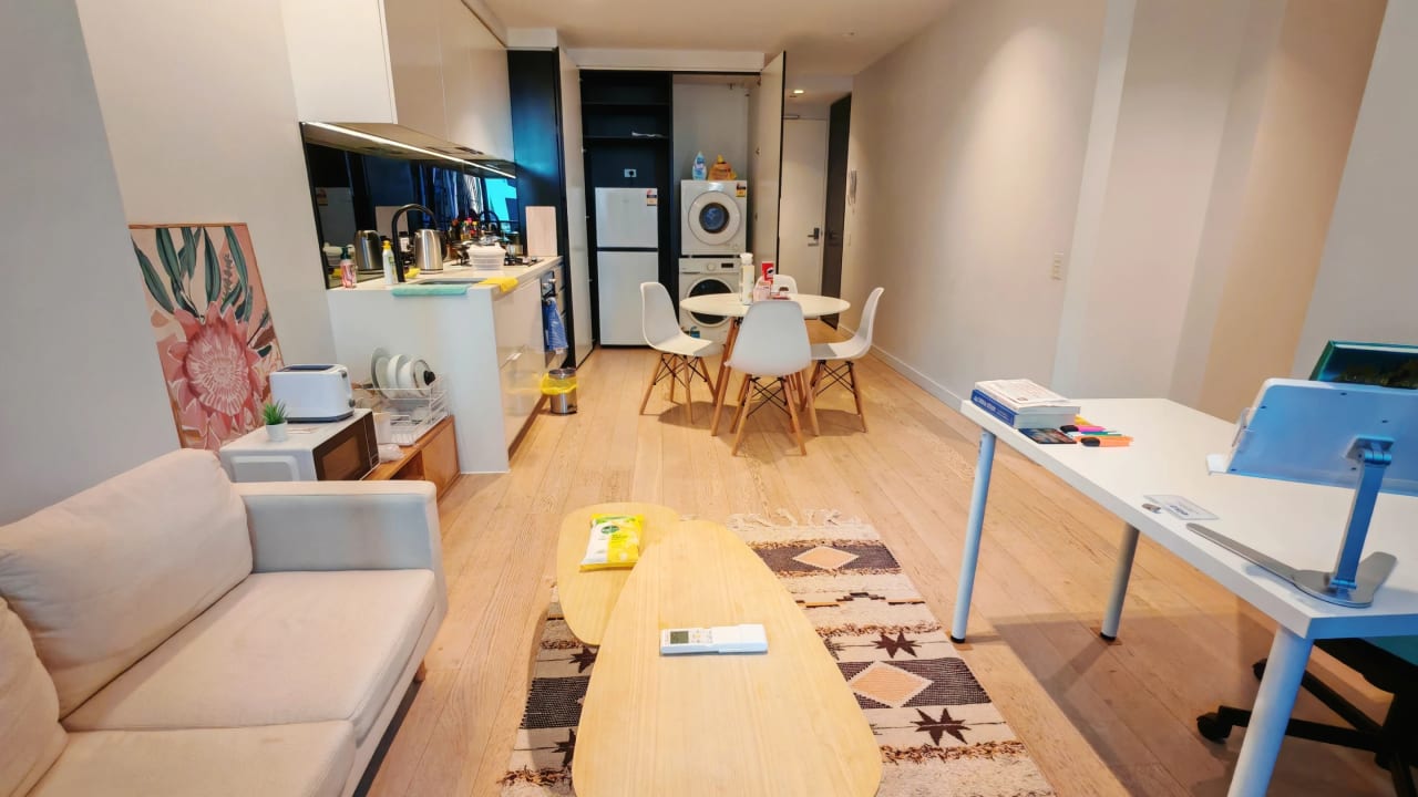 Furnished room in a flatshare