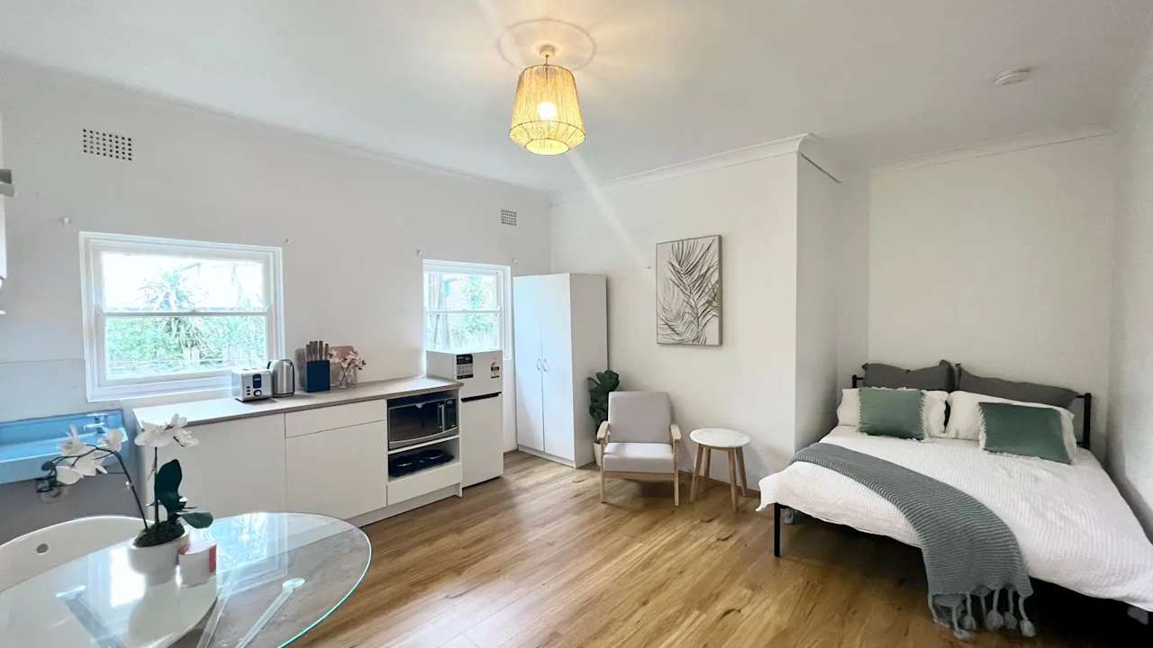 Room studio flat for rent