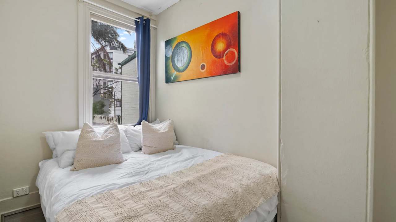 Furnished room in a flatshare