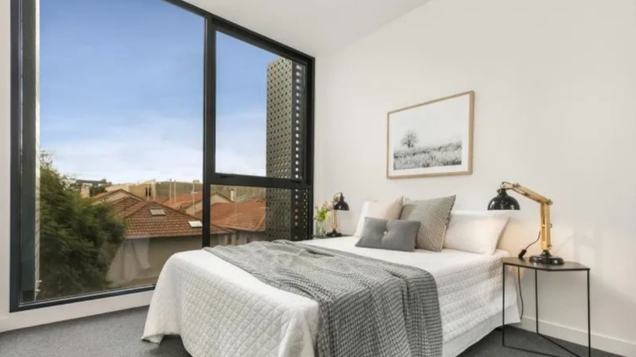 Unfurnished room with own bathroom
