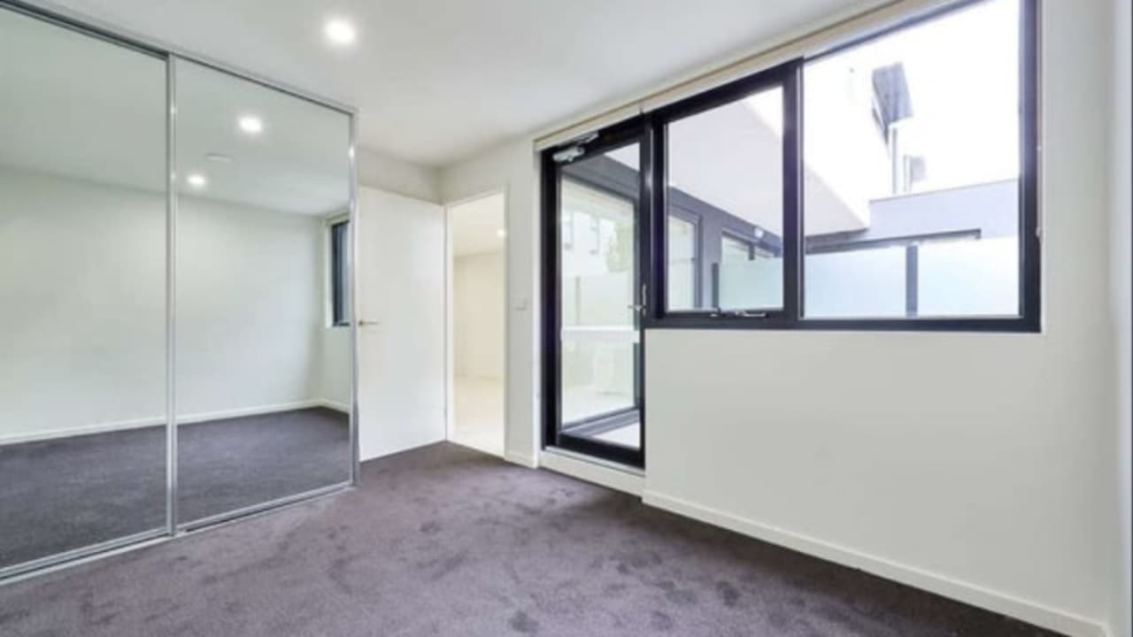 Unfurnished room in a flatshare