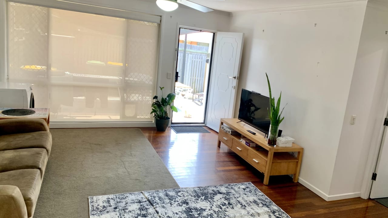 Furnished room in a flatshare