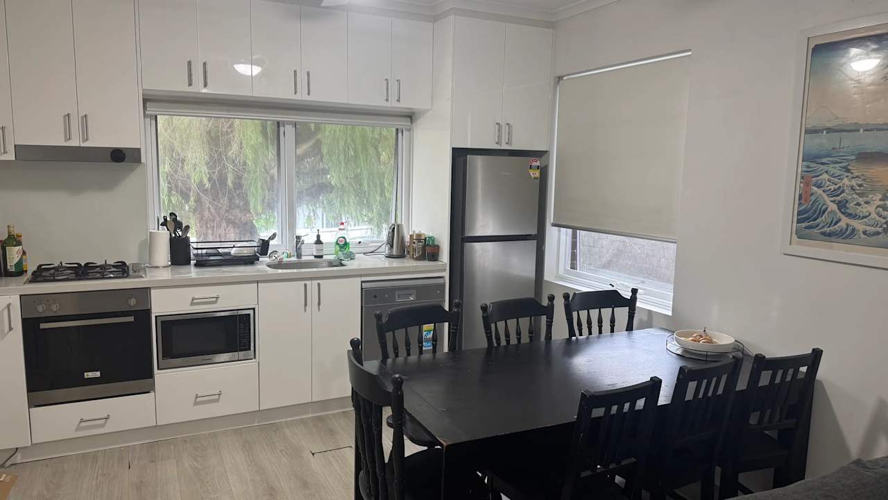 Furnished room in a flatshare