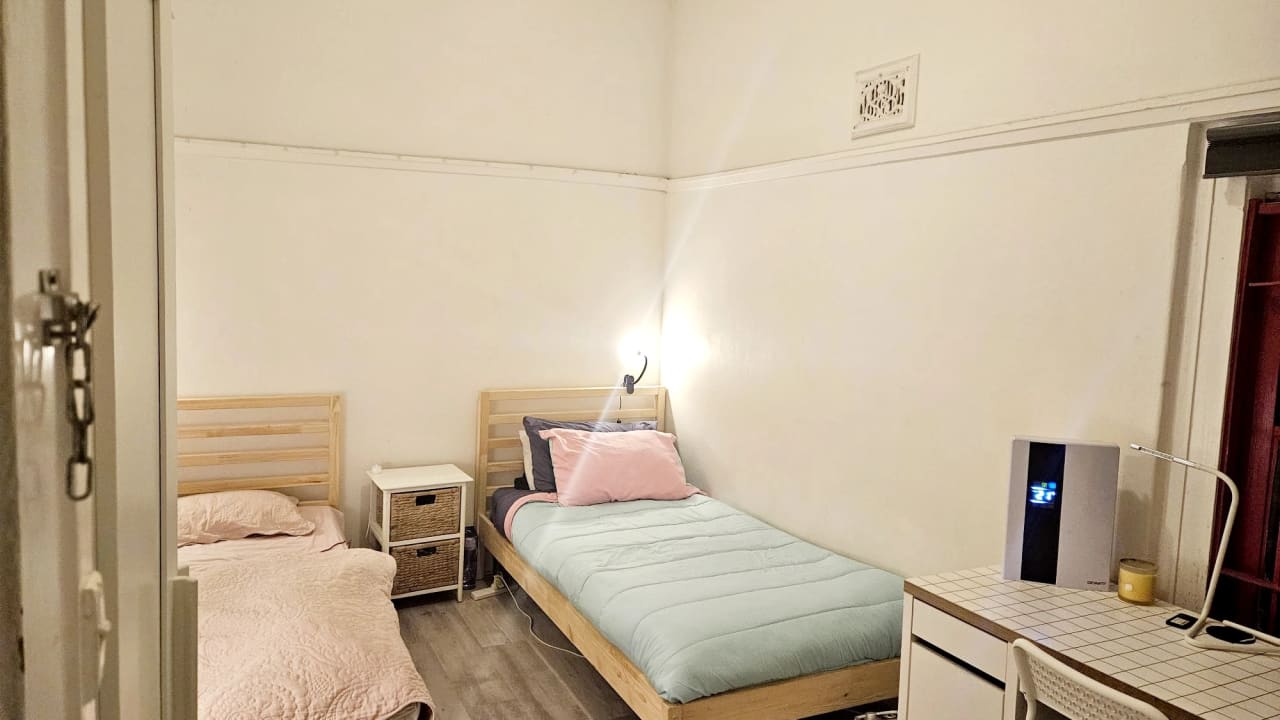Furnished room in a flatshare