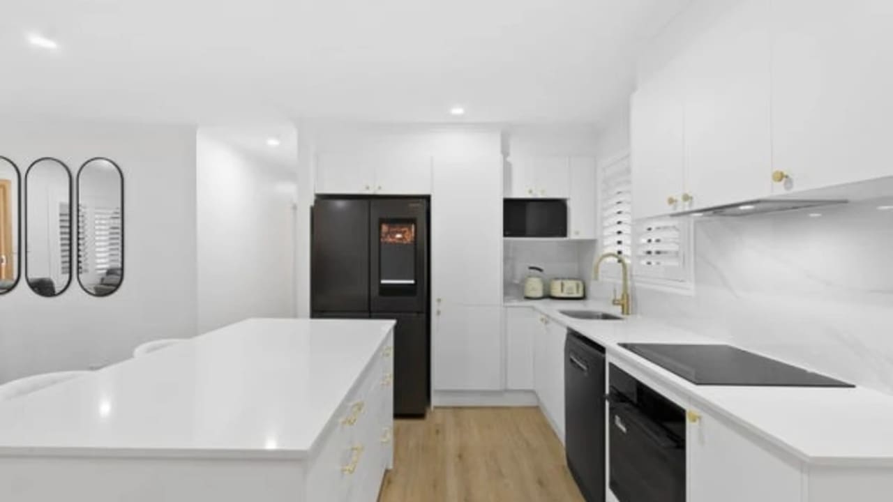 Furnished room in a share house