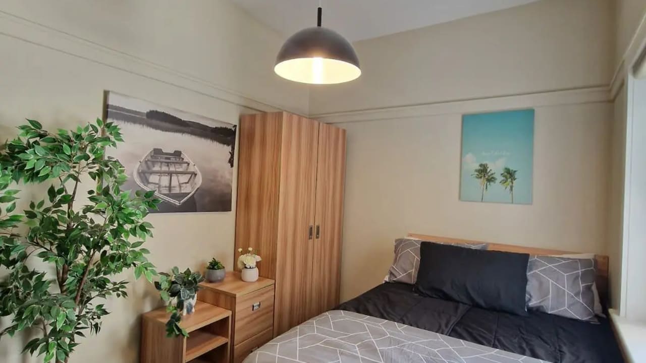Furnished room in a flatshare