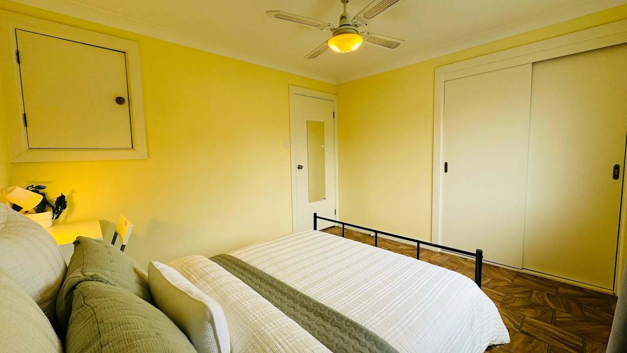 Furnished room in a share house