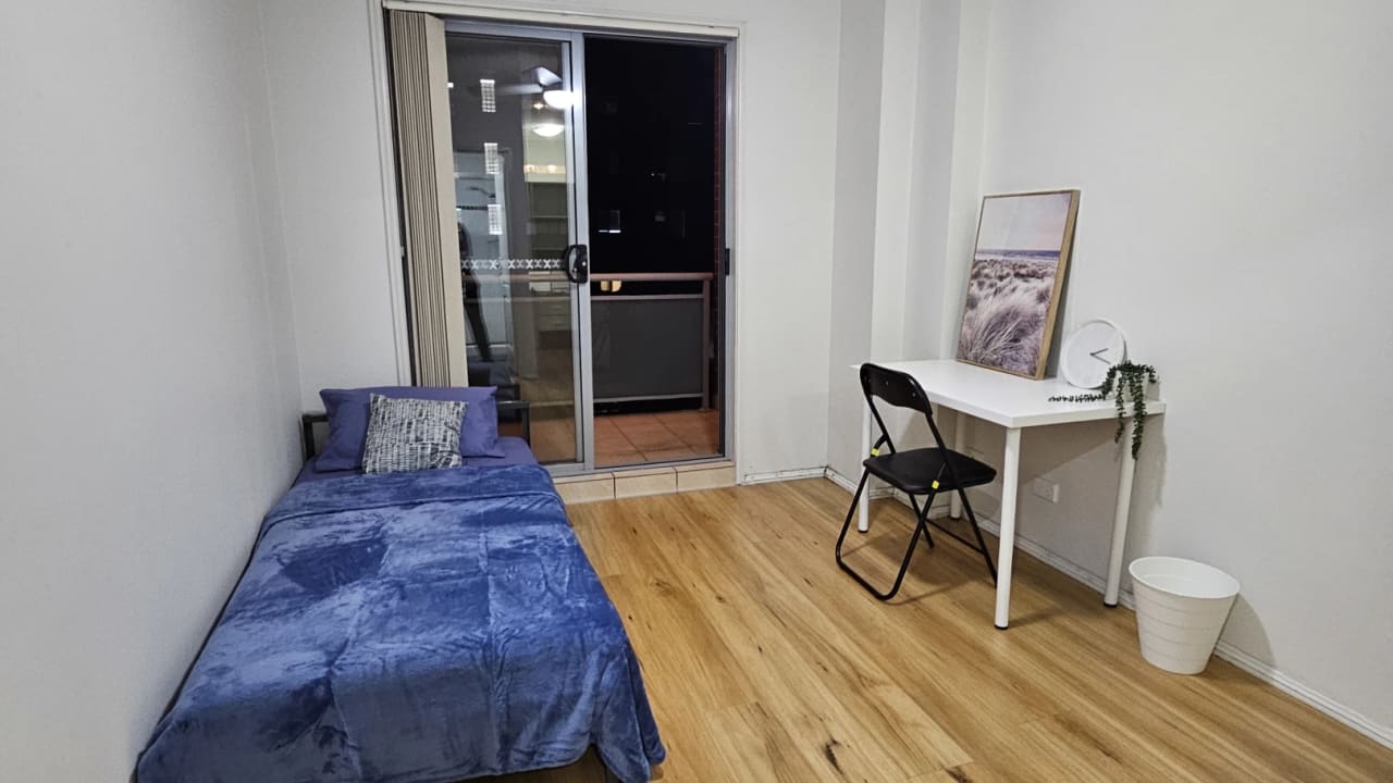 Furnished room with ensuite in a flatshare