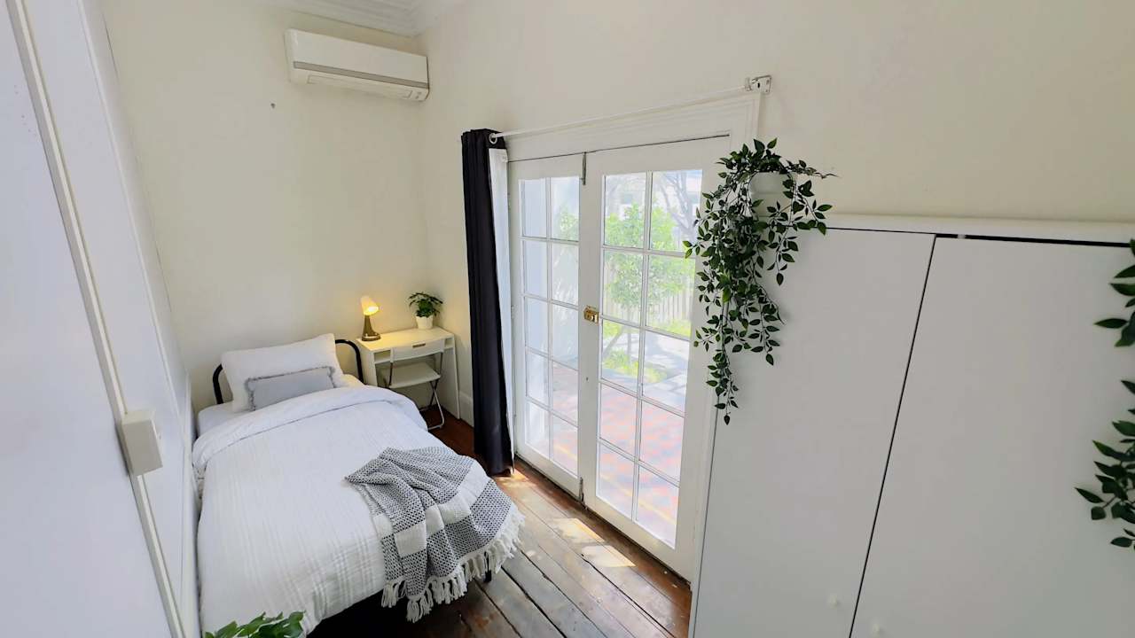 Furnished room in a share house