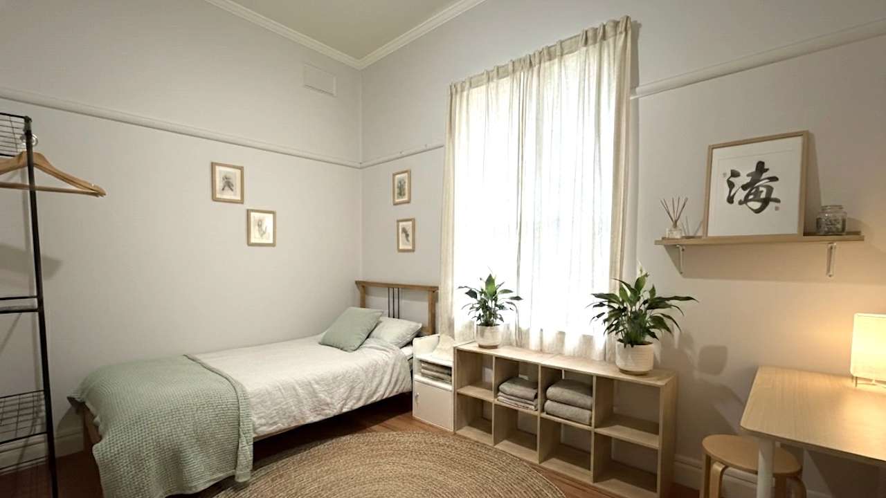 Furnished room in a flatshare