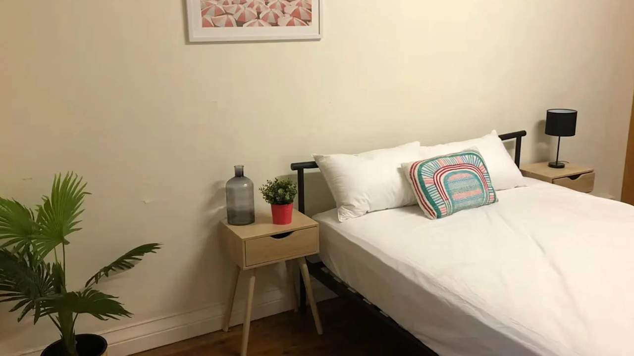 Furnished room in a share house