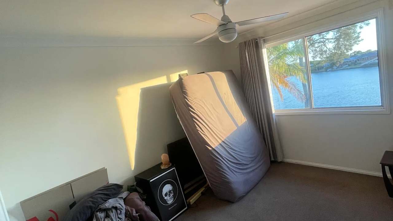 Unfurnished room in a share house