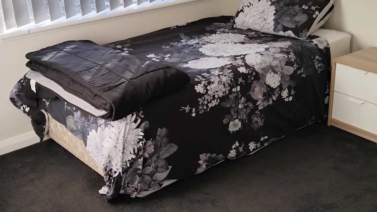 Room in a share house