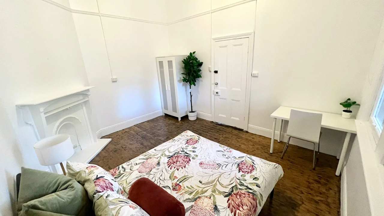 Room in a share house