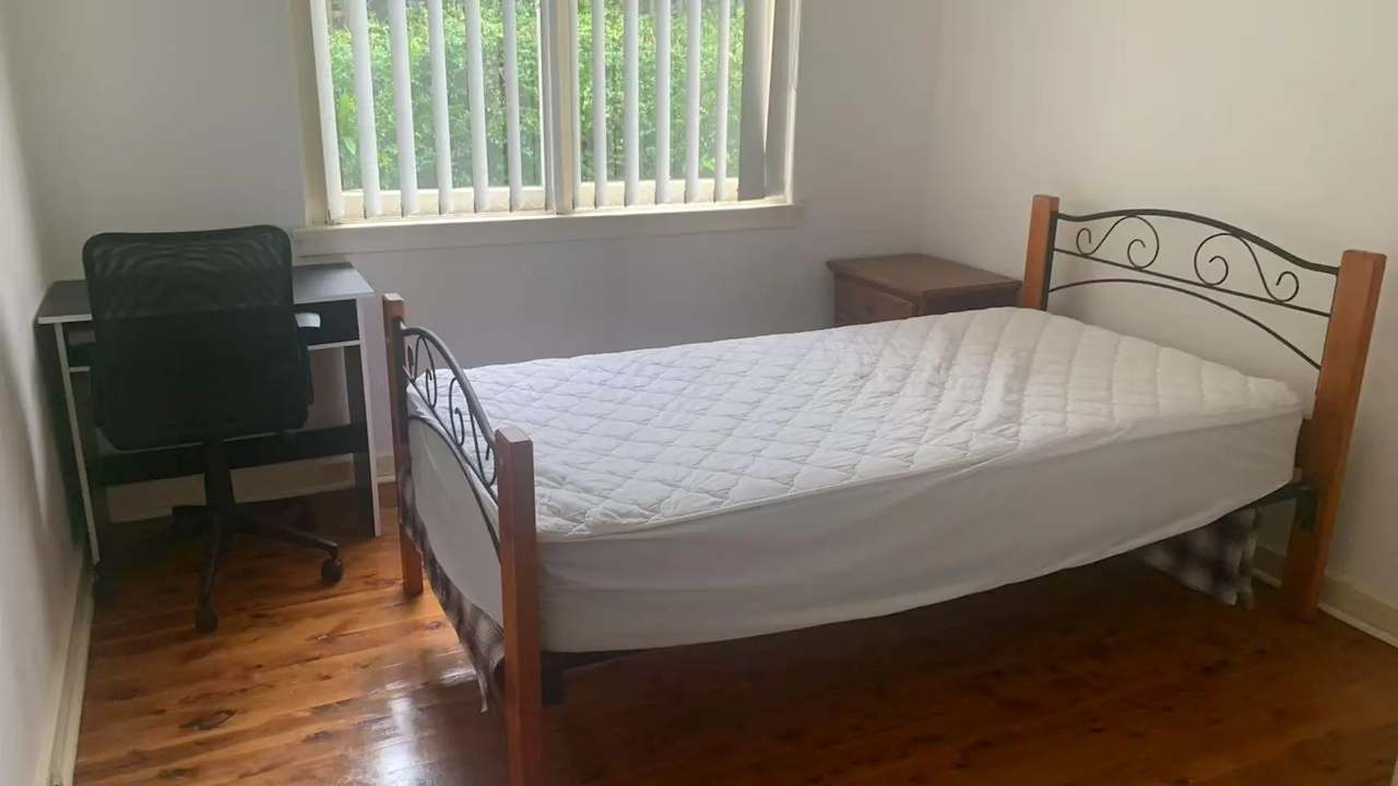 Room in a share house