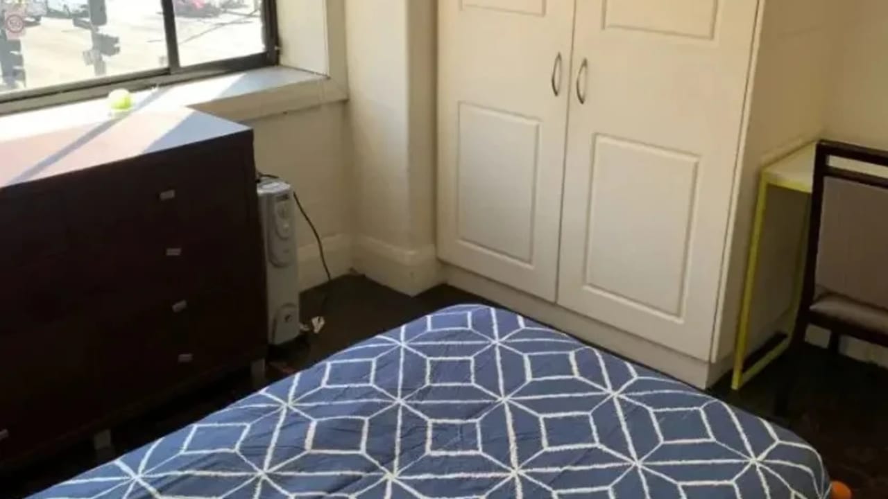 Furnished room in a flatshare