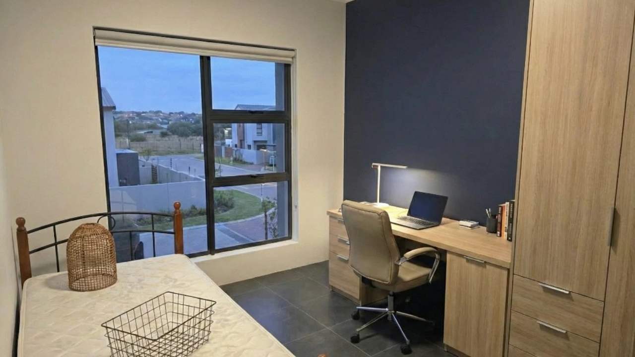 Room in a share house