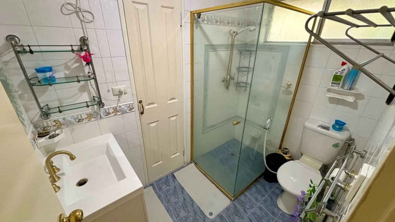 Room in a share house
