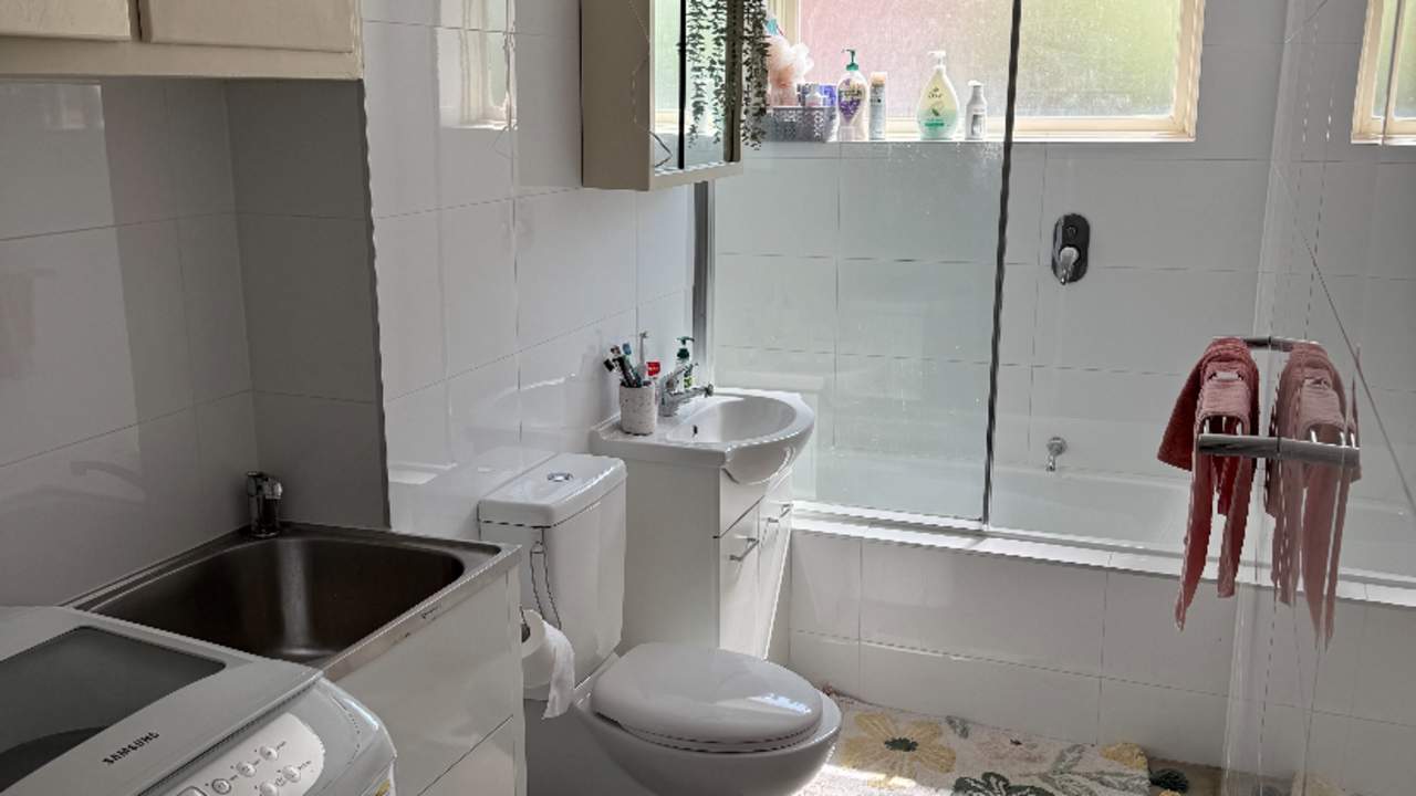 Whole property with 2 rooms for rent