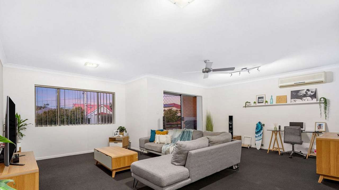Whole property with 3 rooms for rent