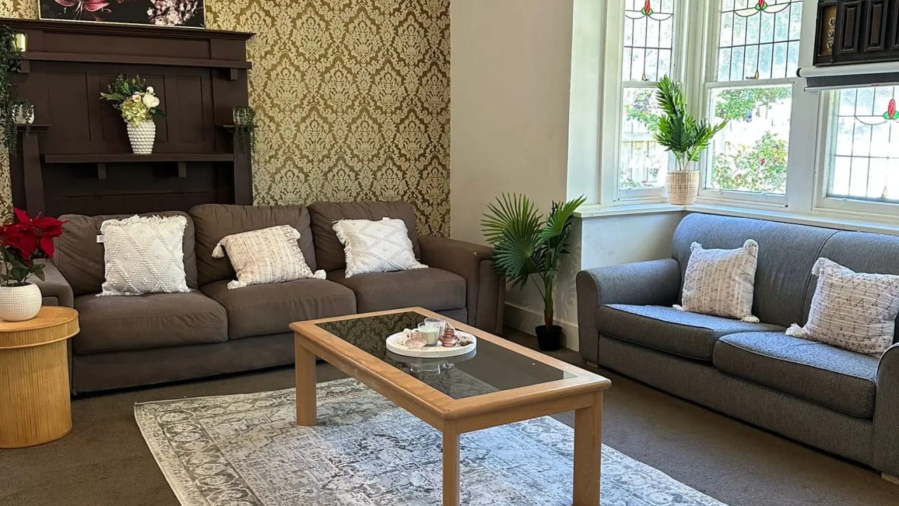 Whole property with 4 rooms for rent