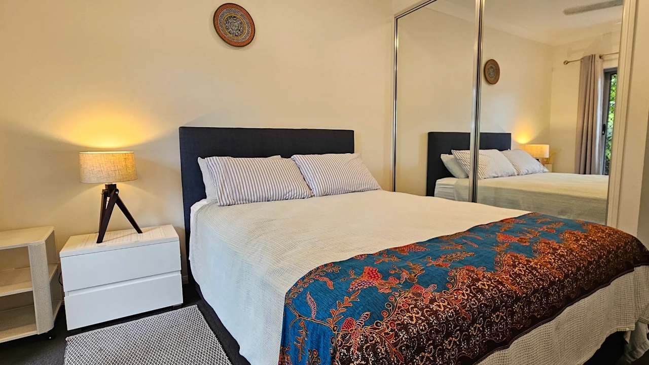 Furnished room in a flatshare